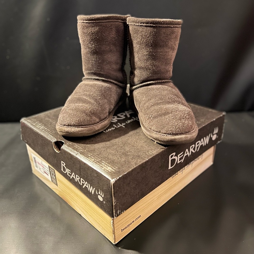 BearPaw Emma Youth Suede Boots - Unisex Sz 12 Chocolate